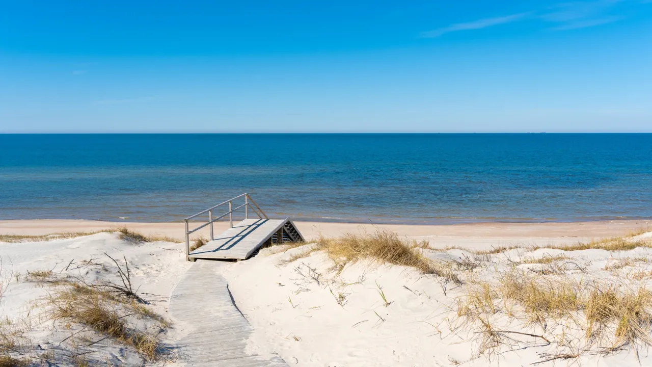Pakowanie na wakacje nad morzem z dziećmi, checklist dla rodziców