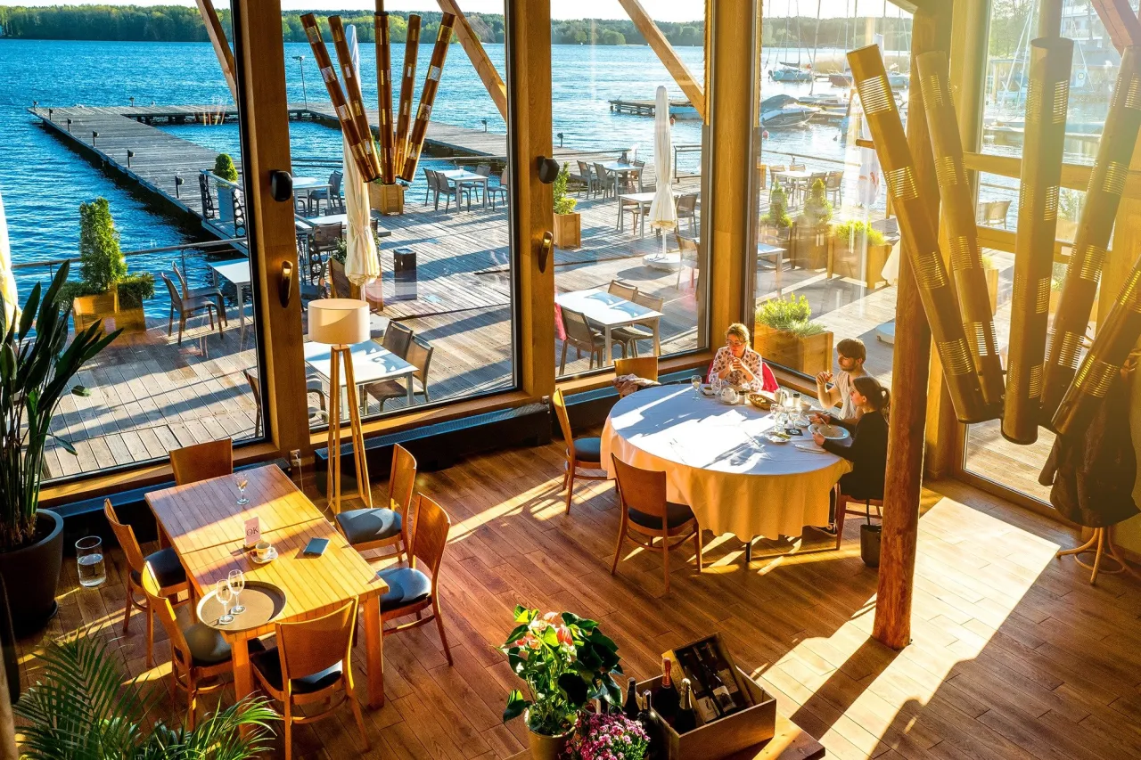 Restauracja Olsztyn widok na jezioro Ukiel