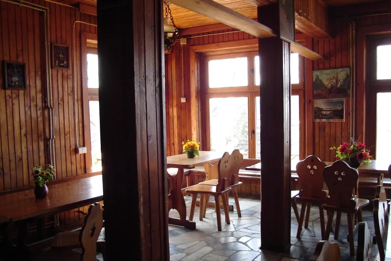 Bac&oacute;wka nad Wierchomlą wnętrze jadalni