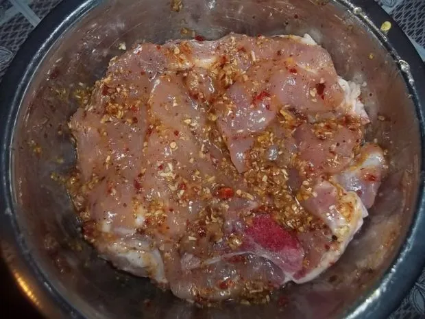 surowa biodrówka wieprzowa, składniki na marynatę