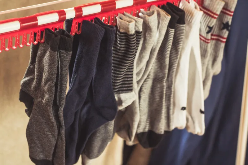 segregacja skarpetek przed praniem