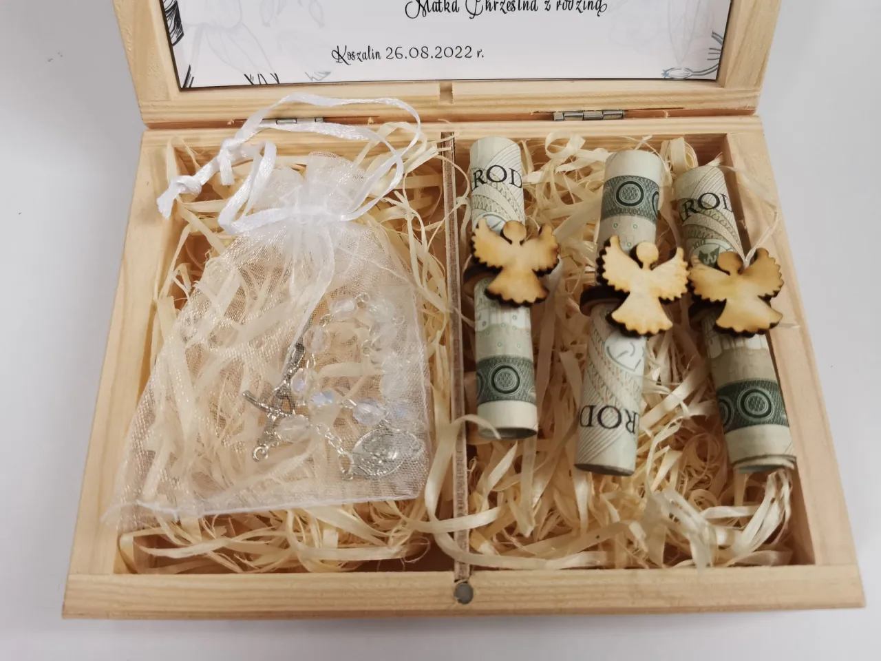 prezent na chrzciny got&oacute;wka i drobny upominek