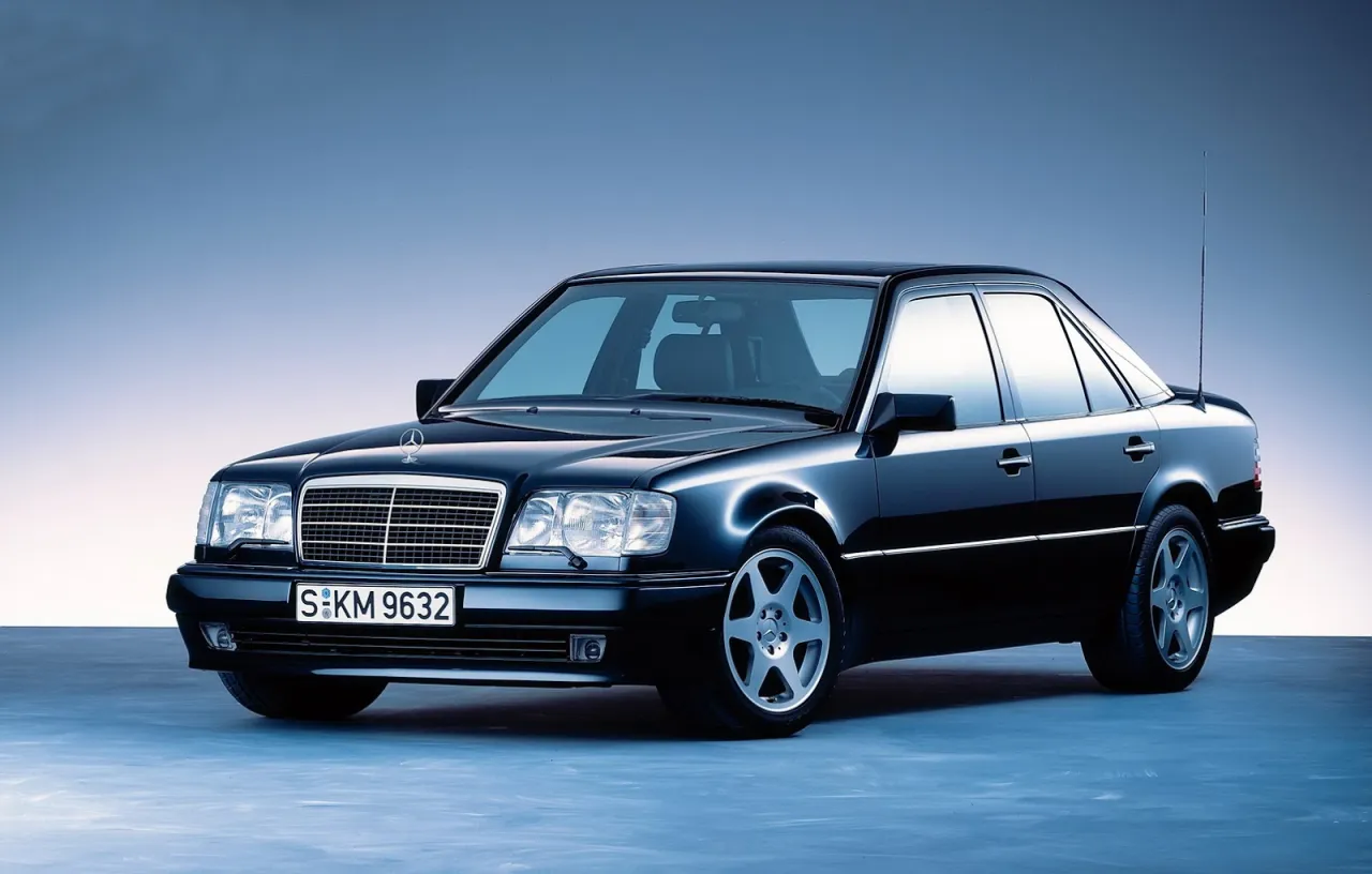 Zdjęcie Mercedes-Benz 500 E: ikona klasyki motoryzacyjnej, która zachwyca do dziś