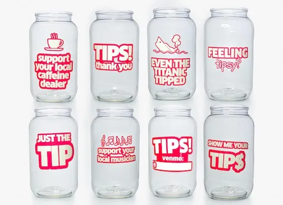 napiwki w słoiku na barze