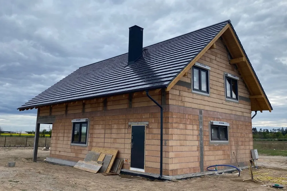 dach dwuspadowy blachodachówka