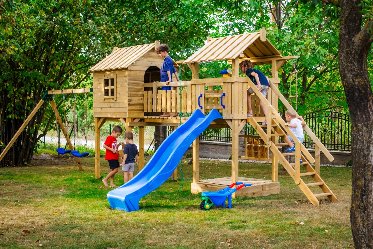 inspiracje plac zabaw z palet domek piaskownica