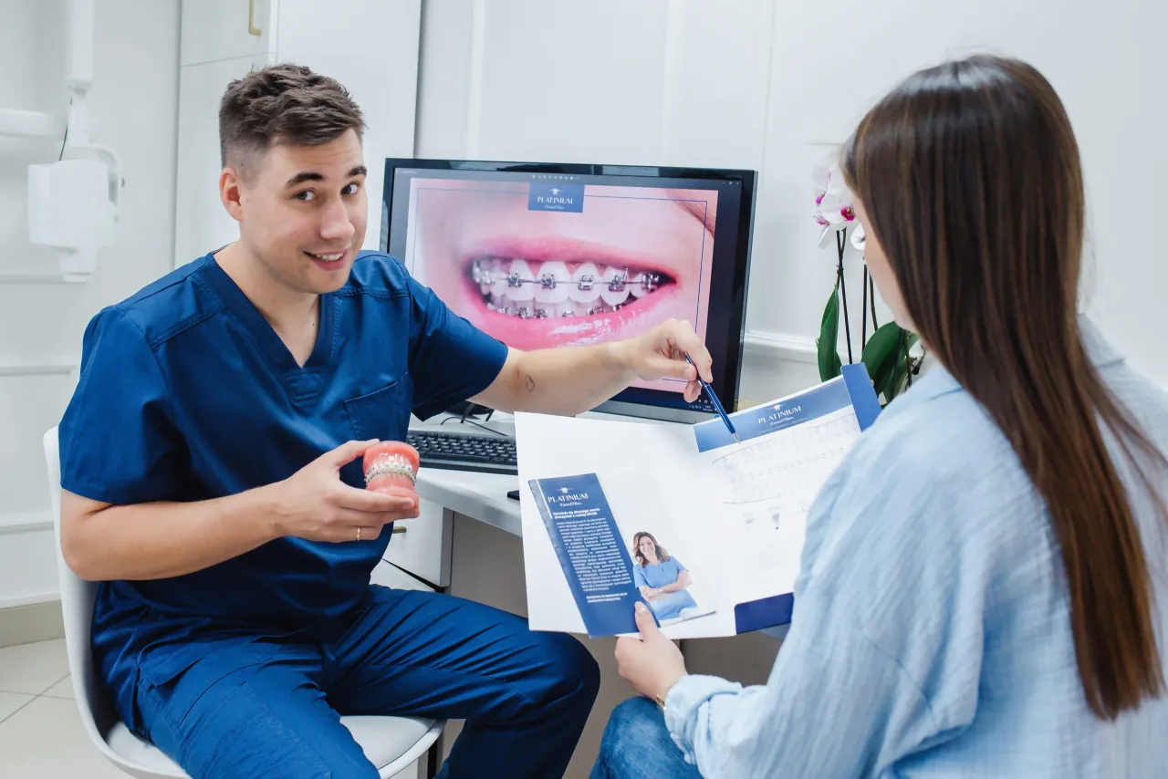 ortodonta wykonujący diagnostykę stomatologiczną