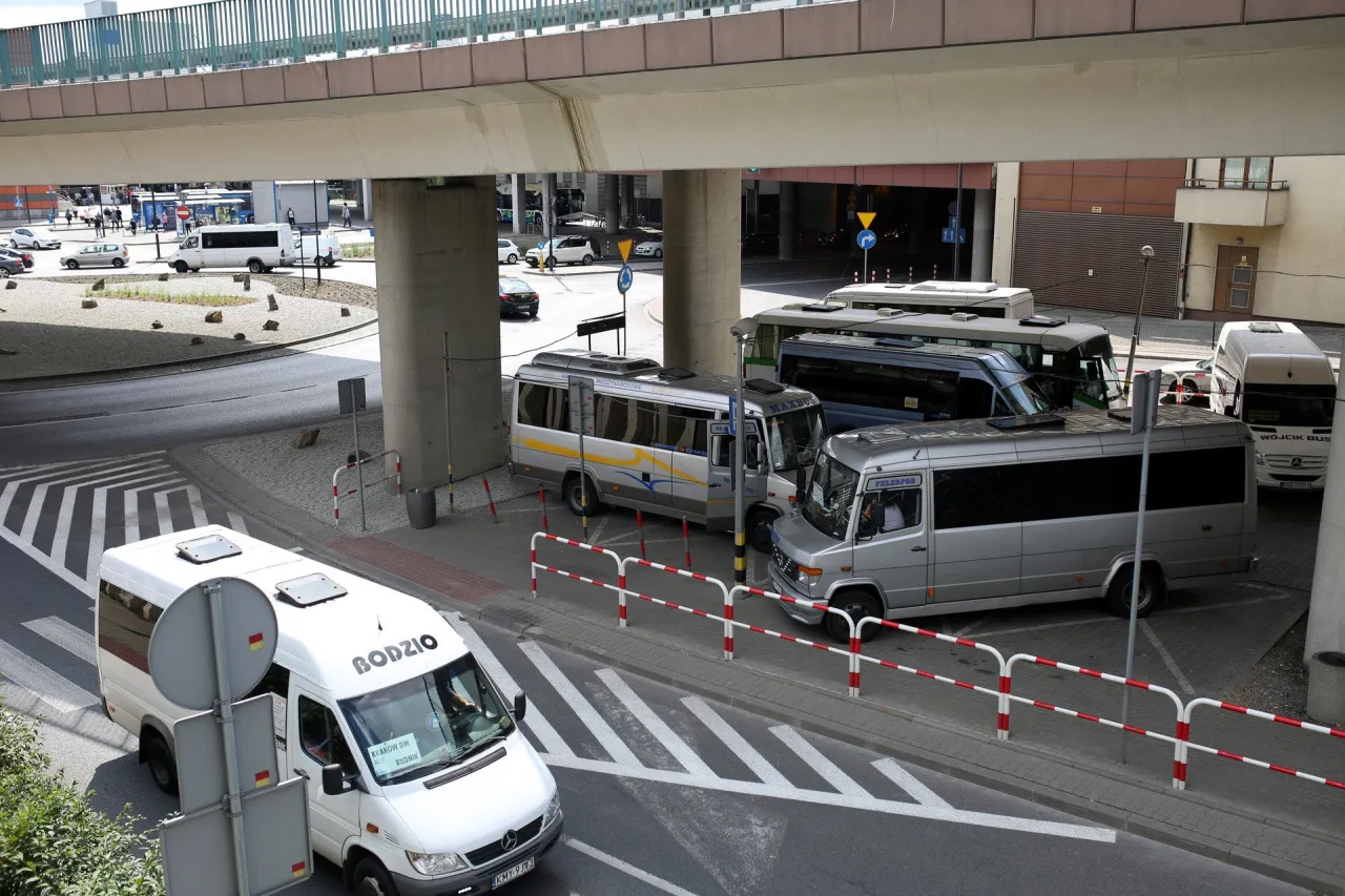 Parking pod estakadą Wita Stwosza 4 Krak&oacute;w