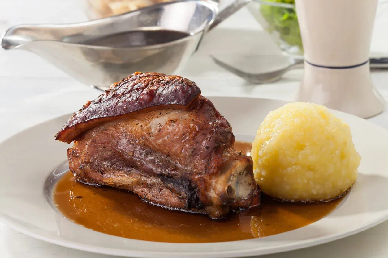 Fränkisches Schäufele mit Klößen und Kraut