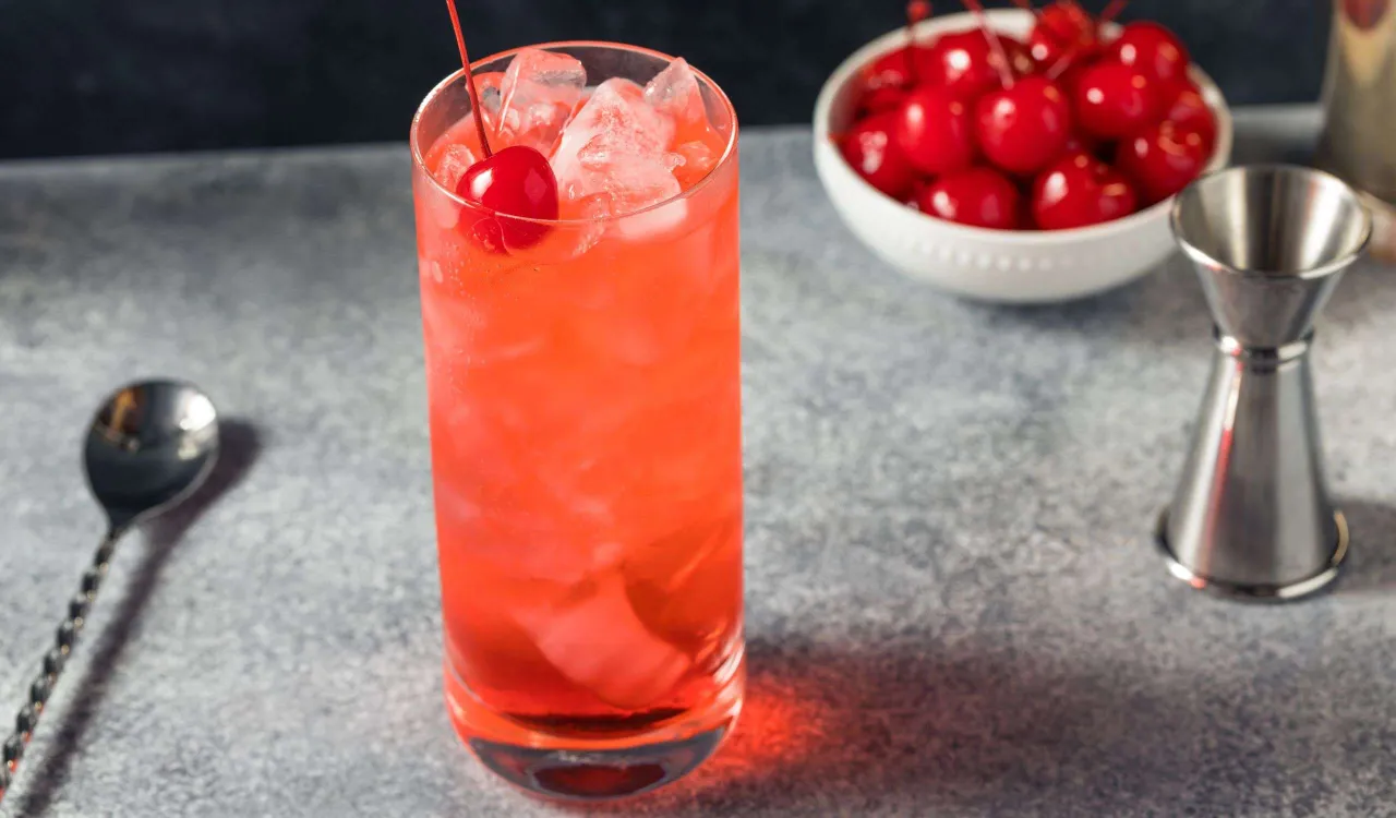 różnorodność drinków z sokiem z granatu