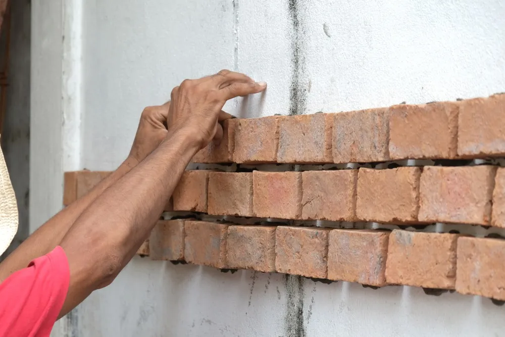 Zdjęcie Ile kosztuje położenie płytek klinkierowych na elewacji? Sprawdź koszty