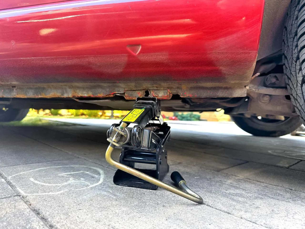 Bezpieczne podnoszenie samochodu