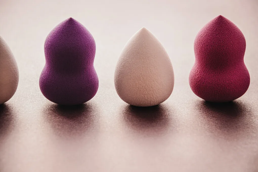 rodzaje gąbek do makijażu kształty