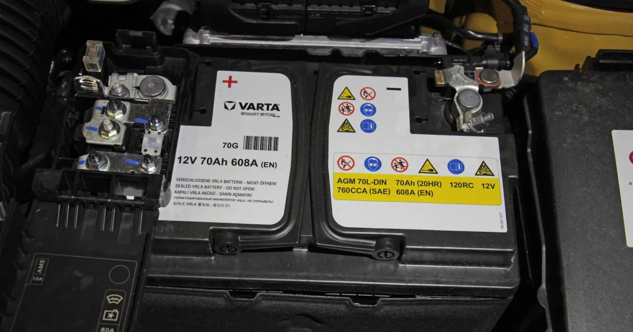 R&oacute;żne typy akumulator&oacute;w samochodowych