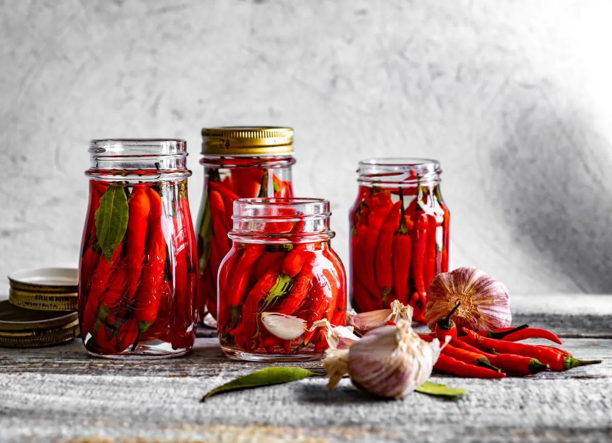 Składniki do domowego gazu pieprzowego, ostre papryczki chili