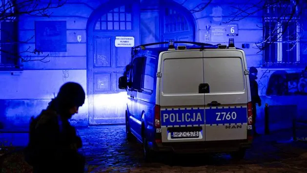 Policjant na służbie w nocy