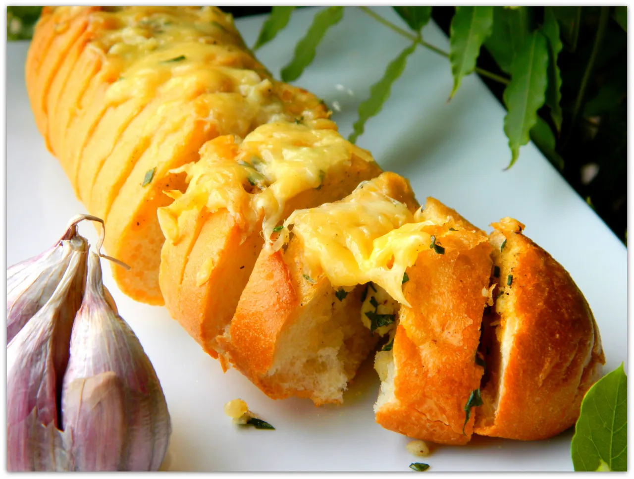 Bagietka czosnkowa na grilla w folii