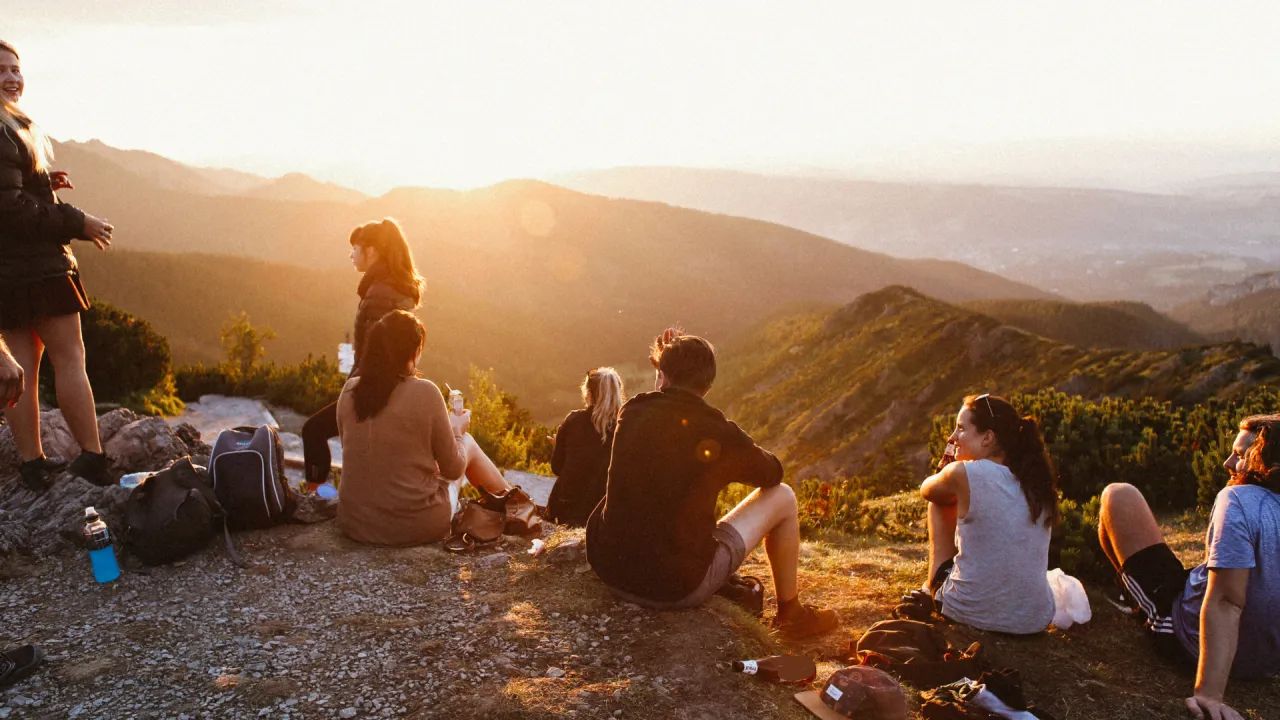 g&oacute;ry wędr&oacute;wka przyjaciele słońce