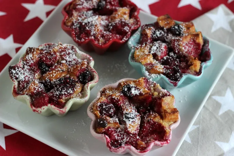Brotpudding Variationen mit Fr&uuml;chten und Schokolade