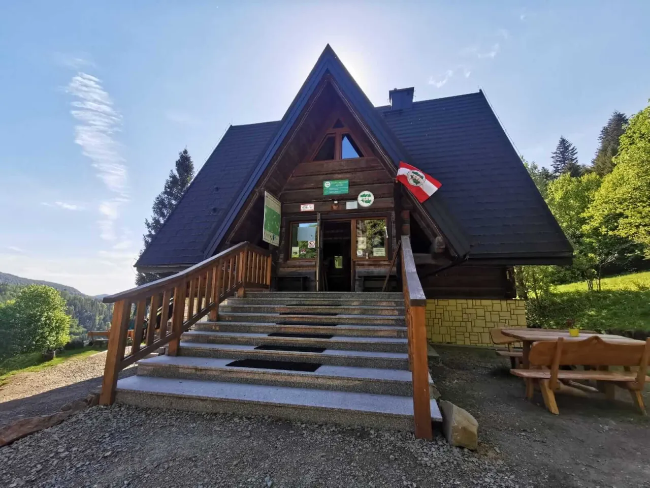 Bacówka pod Honem widok schronisko Bieszczady