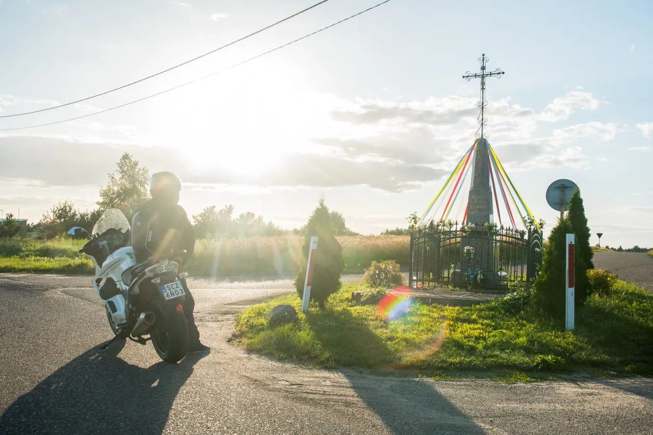 Zdjęcie Trasy motocyklowe Mazowsze: Odkryj ukryte skarby i piękne widoki