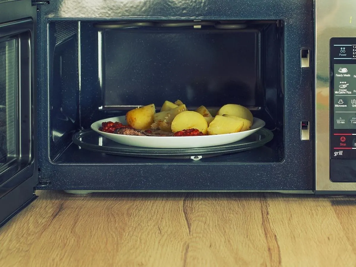 Zdjęcie Jak podgrzać dewolaje w mikrofali: 5 sprawdzonych sposobów