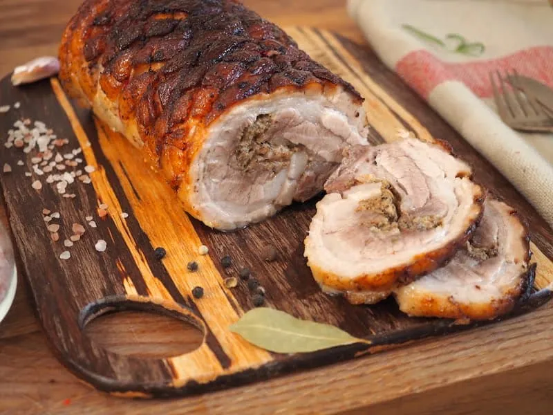 Zdjęcie Jakie przyprawy do boczku rolowanego, aby uzyskać wyjątkowy smak?