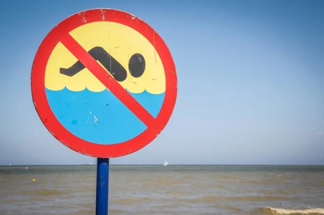 Zdjęcie Gdzie zakaz kąpieli nad Bałtykiem? Sprawdź, które plaże są zamknięte