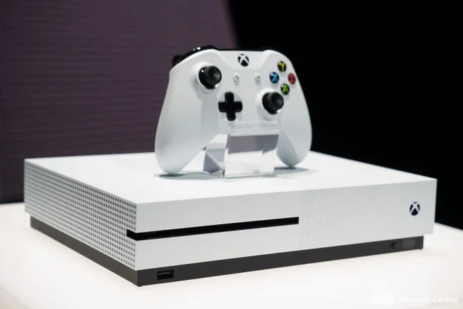 Zdjęcie Xbox One S już w sklepach: poznaj dokładną datę premiery konsoli