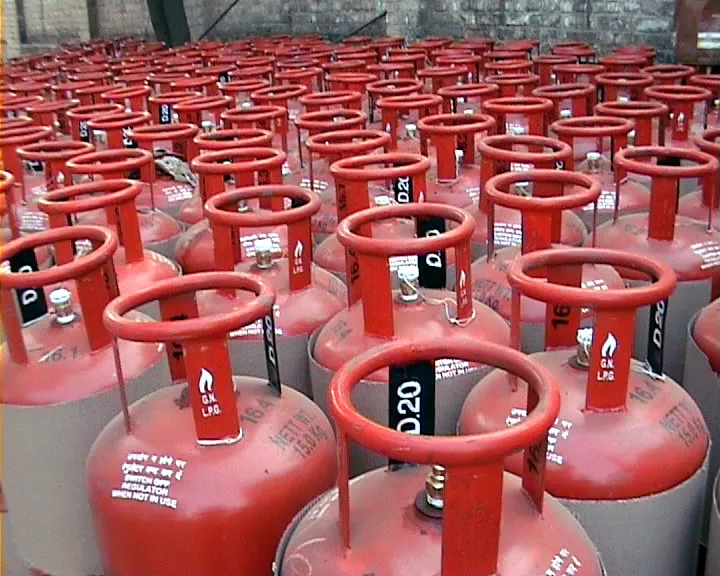 Zdjęcie Jak powstaje gaz lpg? Odkryj sekrety jego produkcji i źródeł