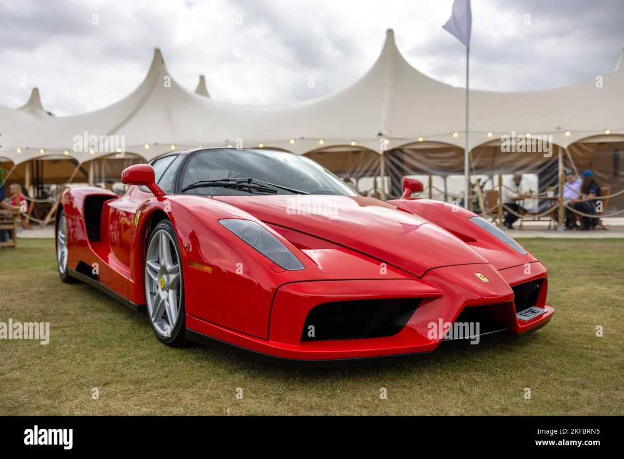 Zdjęcie Jak wygląda Ferrari Enzo - elegancja i sportowy design w jednym