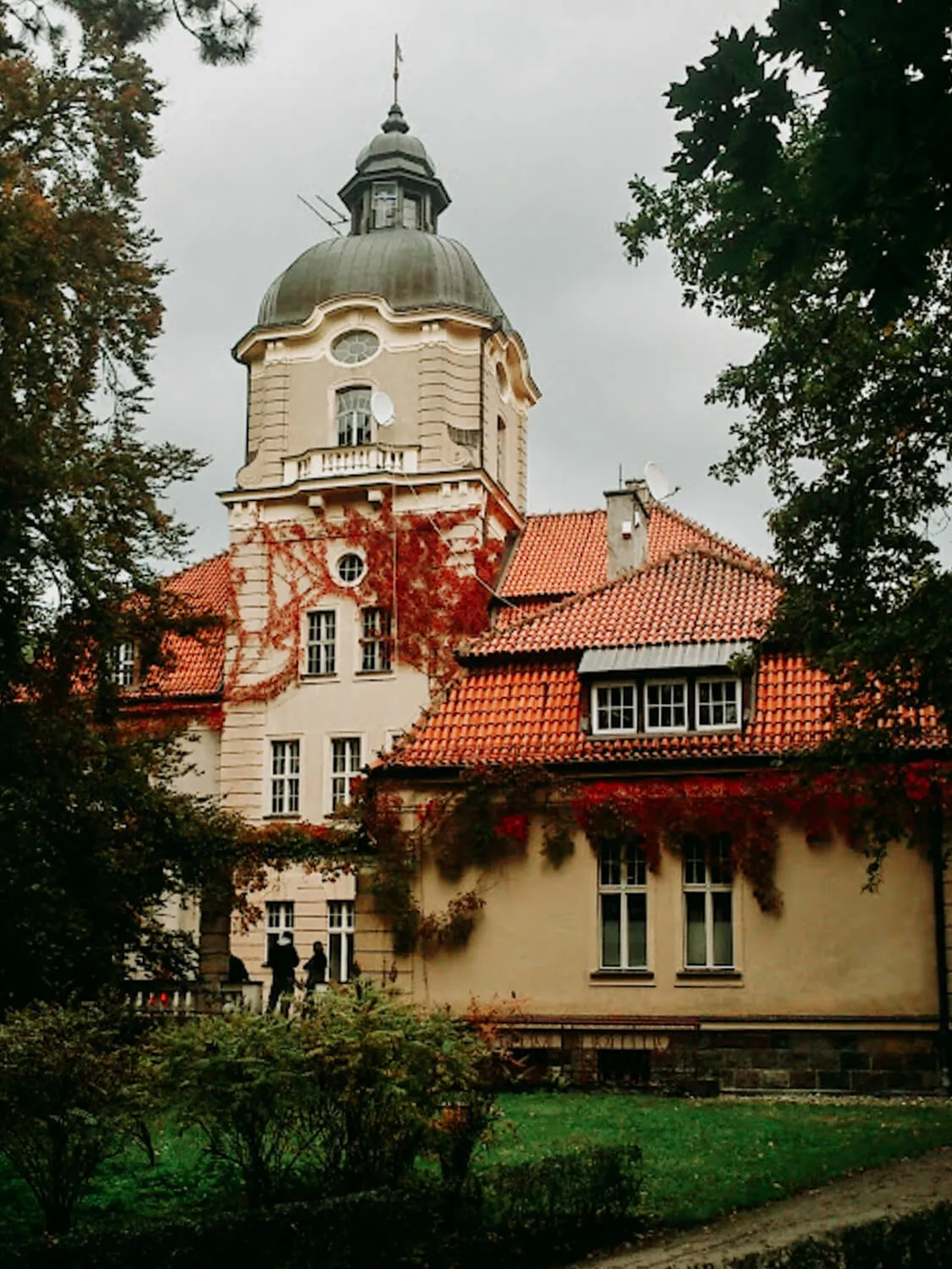 Zdjęcie Pałac w Łężanach zwiedzanie: praktyczne informacje, ceny i atrakcje