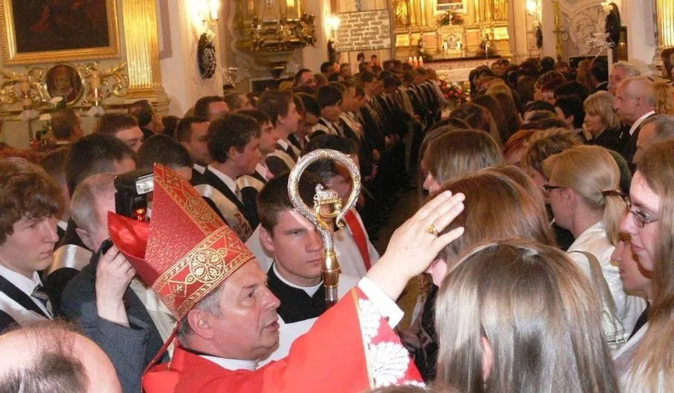 Zdjęcie Kto może przyjąć sakrament bierzmowania? Sprawdź wymagania i przygotowanie