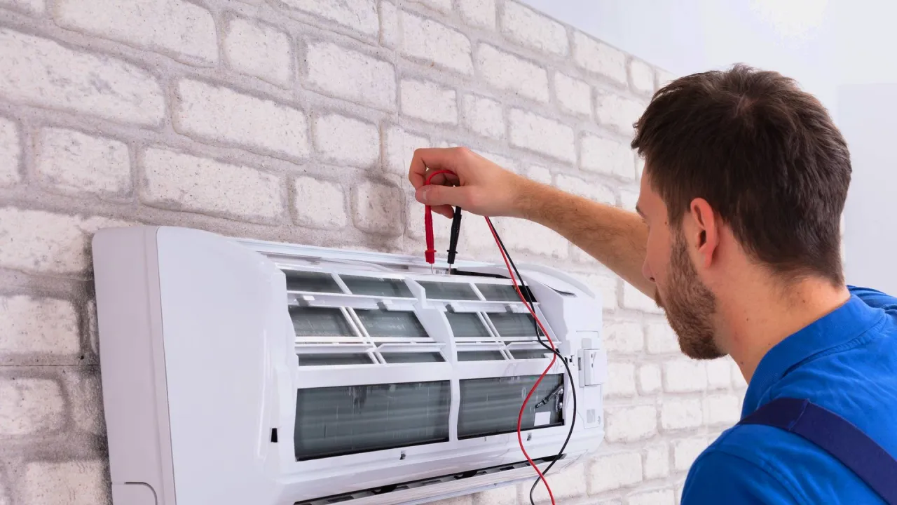 Zdjęcie Ile kosztuje naprawa chłodnicy klimatyzacji? Sprawdź, co wpływa na cenę