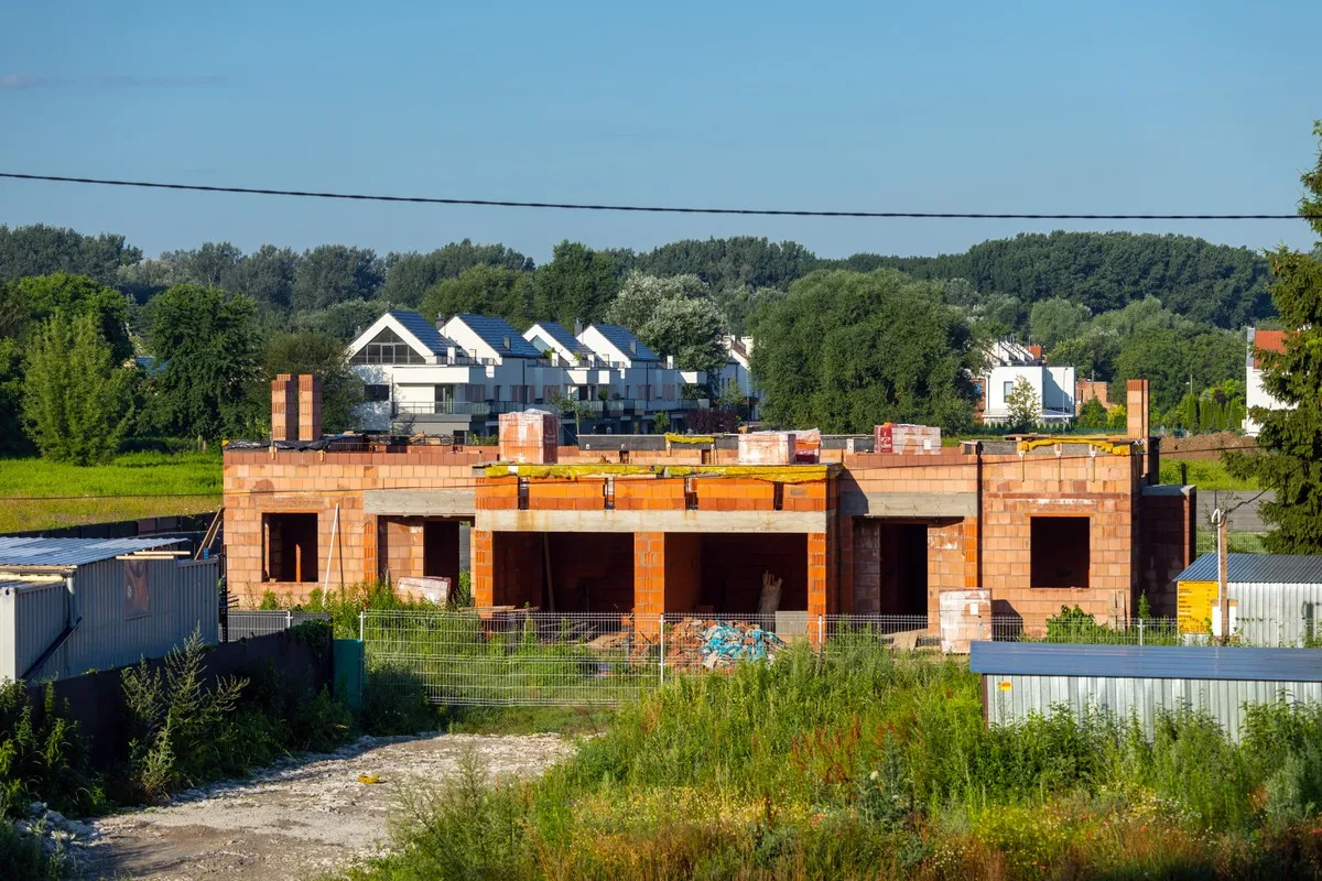Zdjęcie Jak skutecznie dokonać podziału działki na której stoi dom?