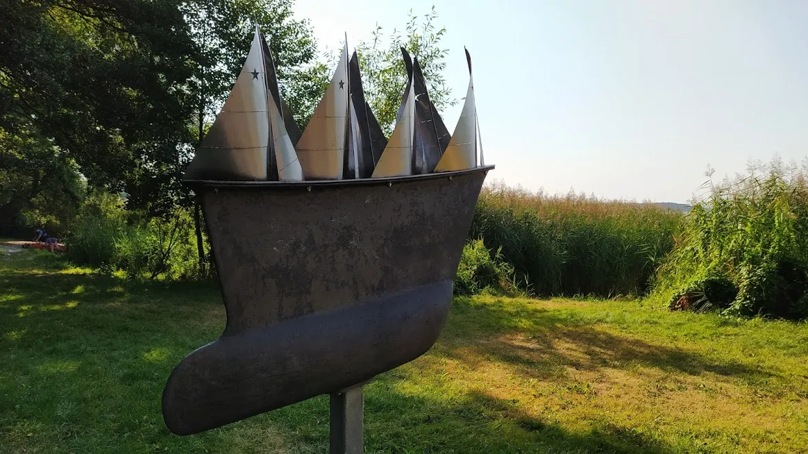 Zdjęcie Atrakcje nad jeziorem Miedwie, które musisz zobaczyć podczas wizyty