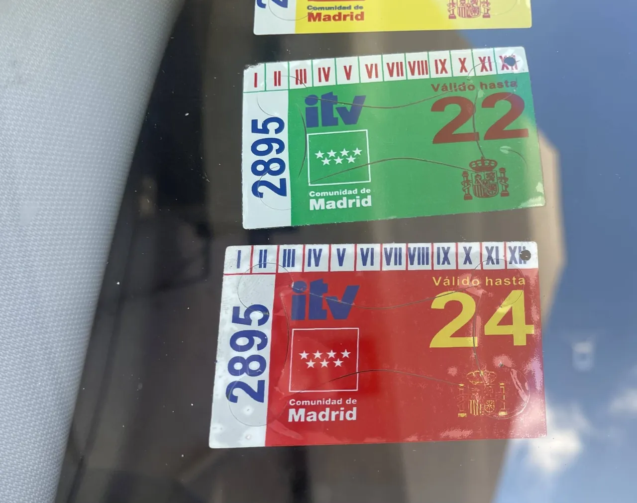 Zdjęcie Es obligatorio llevar pegatina ITV: Consecuencias de no tenerla