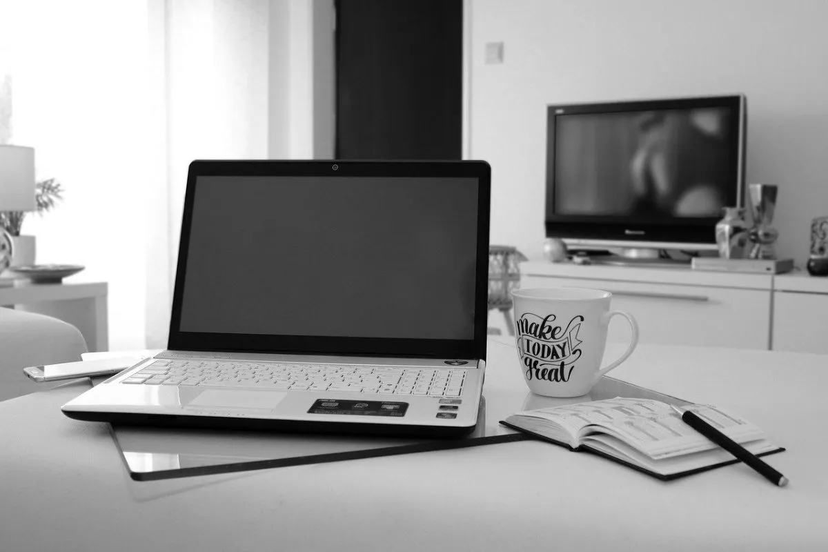 Zdjęcie Jak przerzucić obraz z laptopa na telewizor bez problemów?