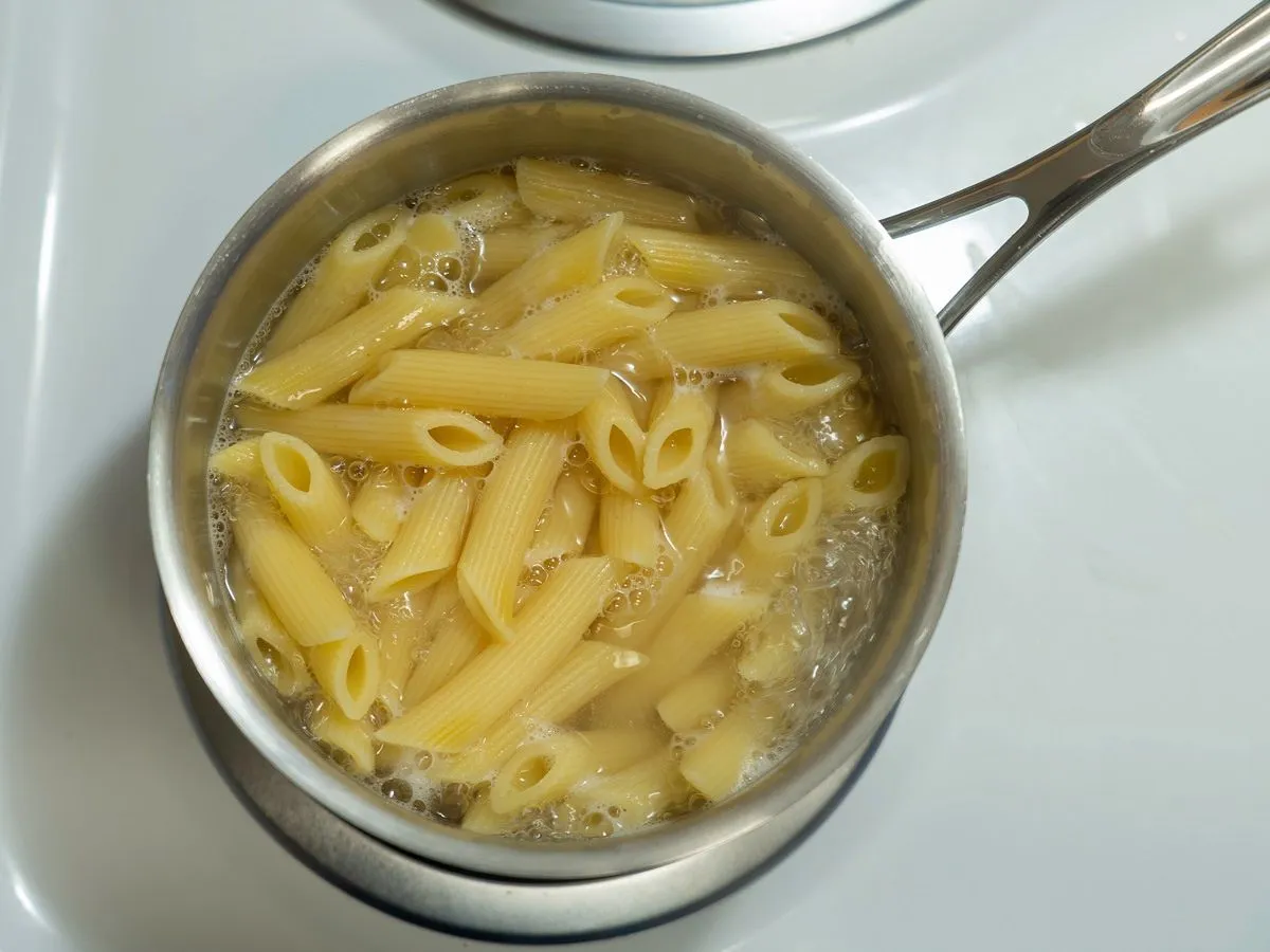 Zdjęcie Jak ugotować makaron penne perfekcyjnie - uniknij najczęstszych błędów