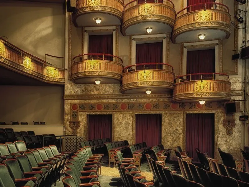 Zdjęcie Ile trwa przerwa w teatrze? Poznaj sekrety teatralnych przerw