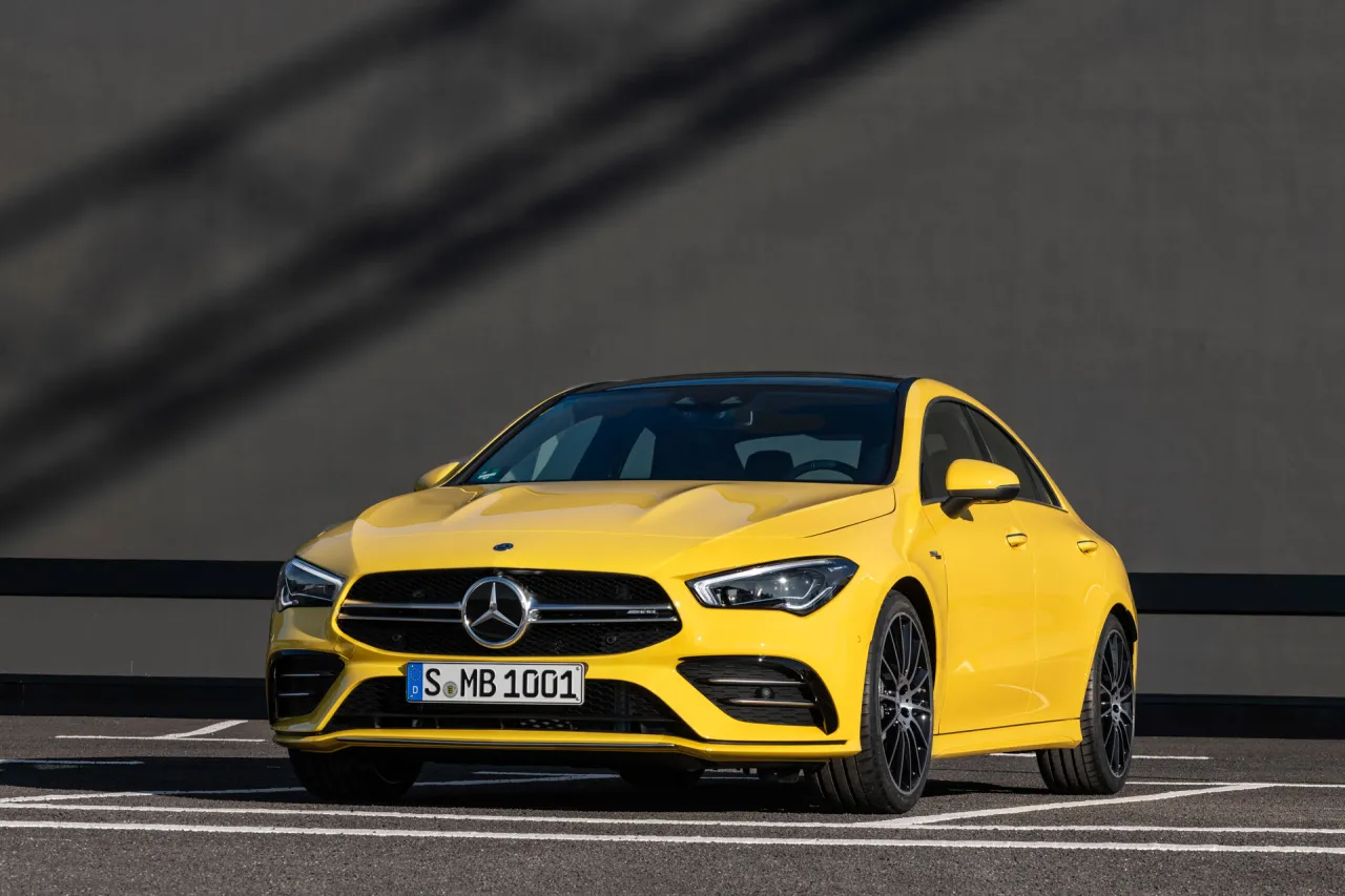 Zdjęcie Mercedes CLA 35 AMG - moc, styl i technologia, które zachwycają każdego fana