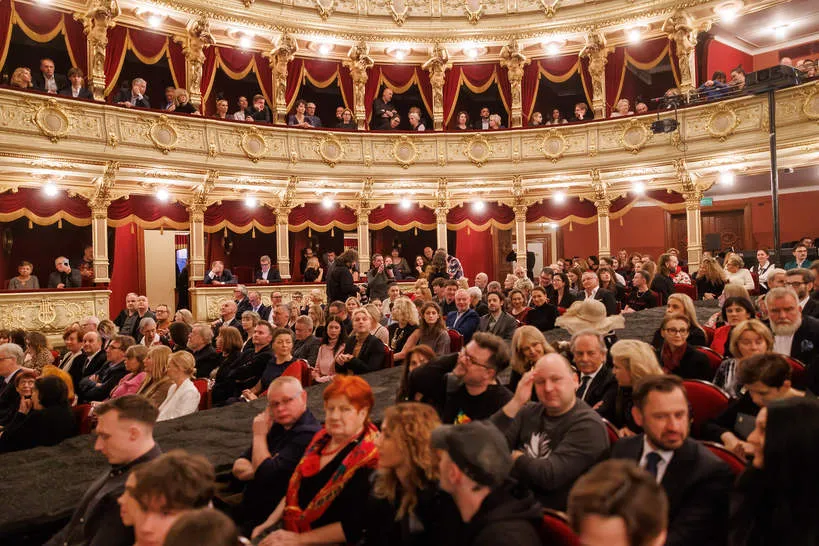 Zdjęcie Wesele w Starym Teatrze: Odkryj emocje i tajemnice spektaklu