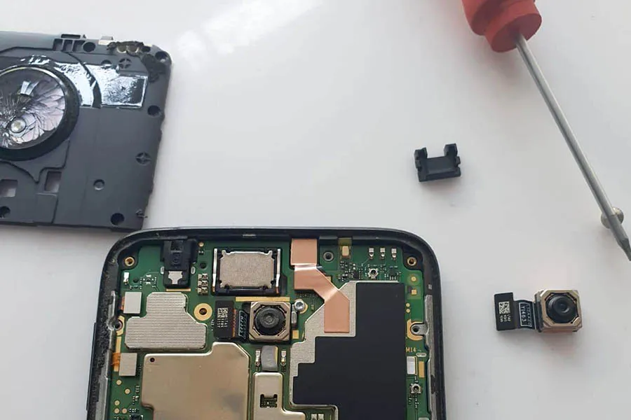 Zdjęcie Ile kosztuje wymiana aparatu w telefonie? Sprawdź ceny napraw!