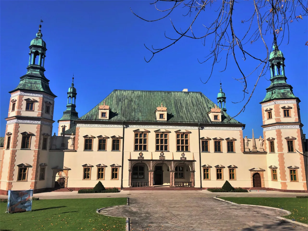 Zdjęcie Pałac Biskupów Kielce: praktyczny informator dla zwiedzających 2025