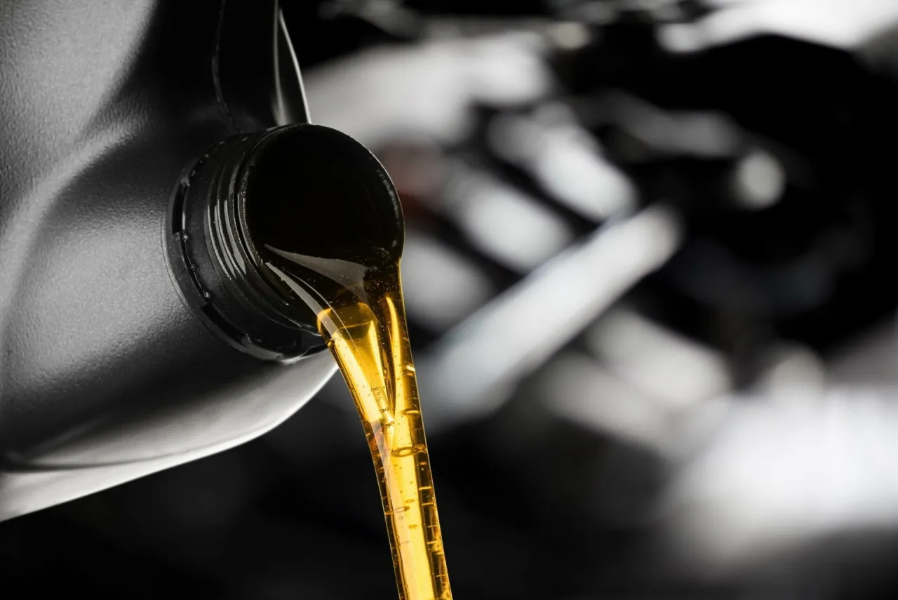 Zdjęcie Jak wybrać odpowiedni olej do silnika Toyota Corolla 1.6 benzyna?