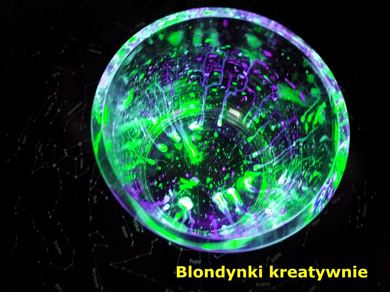 Zdjęcie Czy płyn że świecących bransoletek jest szkodliwy dla zdrowia?