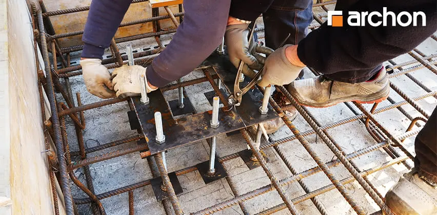 Zdjęcie Dyble i kotwy w nawierzchni betonowej: rodzaje, montaż i trwałość