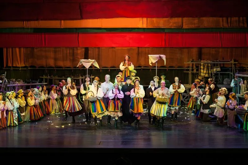 Zdjęcie Teatr muzyczny co to? Odkryj jego znaczenie i rodzaje w Polsce