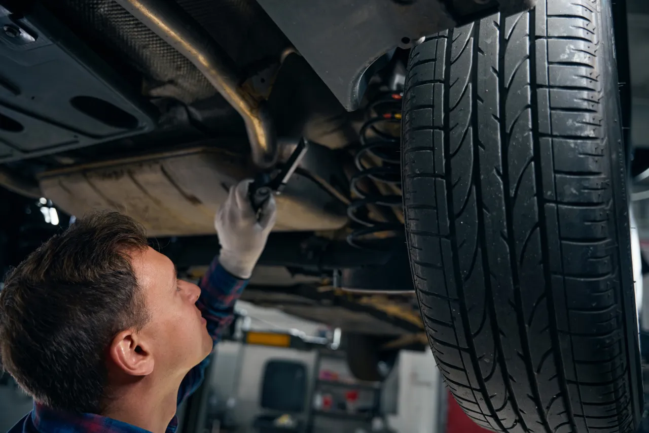 Zdjęcie Ile naprawdę kosztuje badanie techniczne samochodu? Sprawdź, jak uniknąć dodatkowych opłat