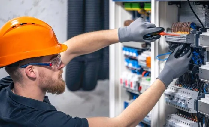 Zdjęcie Zarobki elektryka w kopalni: ile naprawdę zarobisz?